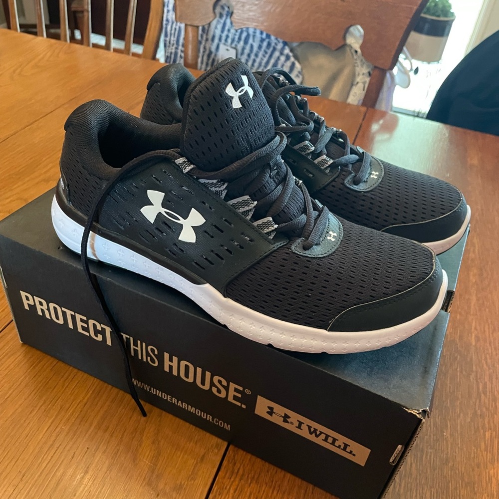 BRAND NEW underarmour tennis shoes